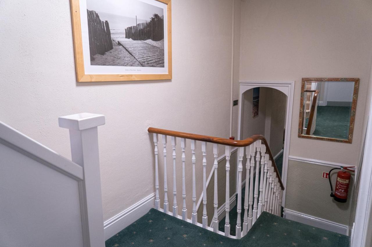 Jedburgh Guest House คลีทอร์ปส์ ภายนอก รูปภาพ